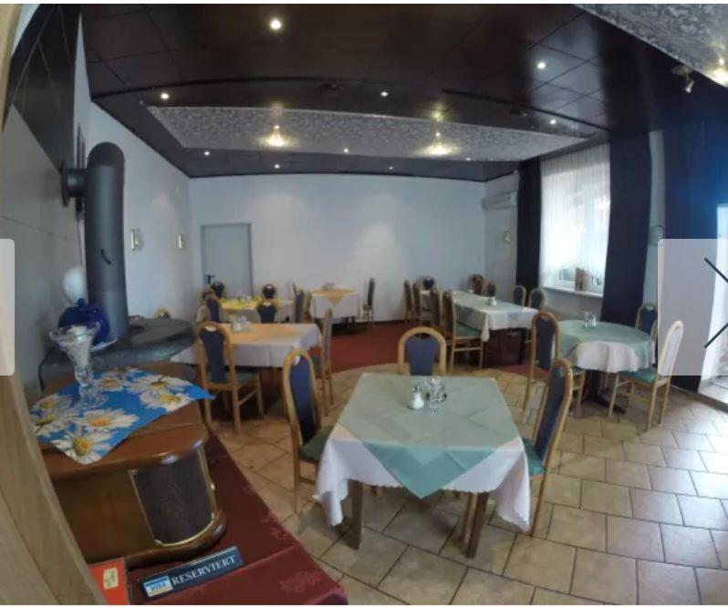Miris Gasthof Zur Post Neufeld an der Leitha ภายนอก รูปภาพ