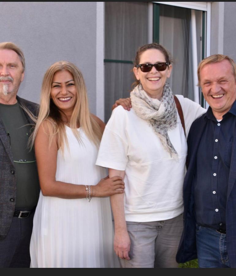 Miris Gasthof Zur Post Neufeld an der Leitha ภายนอก รูปภาพ