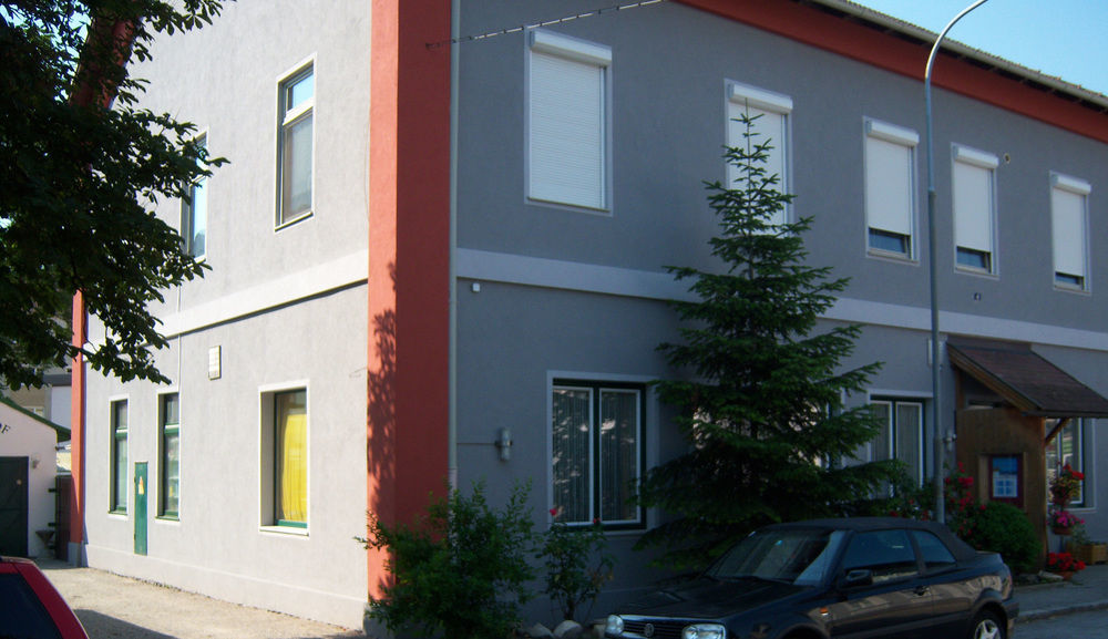 Miris Gasthof Zur Post Neufeld an der Leitha ภายนอก รูปภาพ