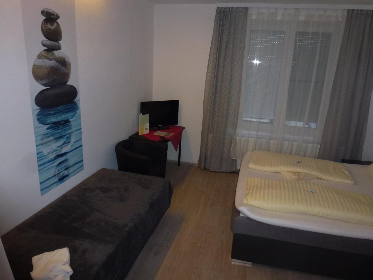 Miris Gasthof Zur Post Neufeld an der Leitha ภายนอก รูปภาพ